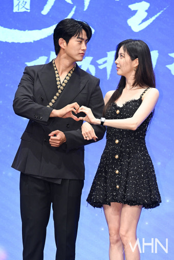 [포토] 옥택연-서현 '로맨스 소설 케미'