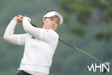 [mhn포토] 임희정, 왼손 타법으로 연습스윙