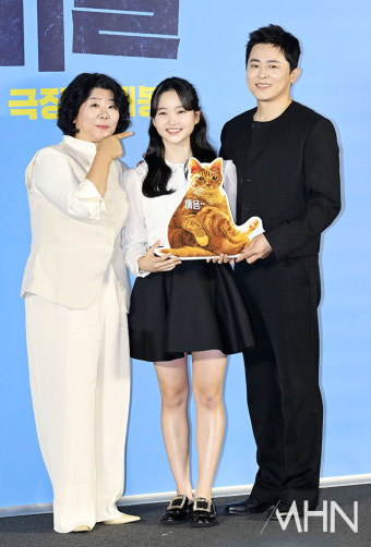[포토] 이정은-최유리-조정석 '좀비딸바보들'