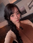 혜리, '30대' 믿기지 않는 미모…가을 감성 물씬 브라운룩
