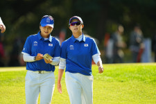 후배에게 공 넘긴 김효주 완성된 음식에 살짝 간을 했을 뿐~..한국팀, 인터내셔널 크라운 1승 1무 출발