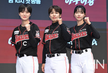 [포토] 김온아-김성연-김민지 '야구여왕 파이팅'