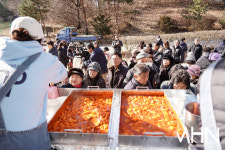 [mhn포토] 기부도 하고 따뜻한 간식도 제공