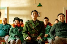 영화 신의악단, 전반부는 쫄깃함 후반부엔 따뜻함 [M픽 리뷰]