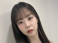 엉거주춤·불편한 동작...카라 한승연, '건강 이상설'→목 디스크 증상...되찾은 미소 [MHN:피드]