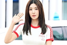 권은비, 차량 접촉 사고로 스케줄 취소…