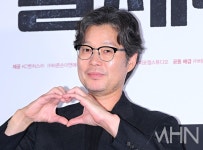 [포토] 유재명 '수능 출제의 비밀 사랑해주세요'