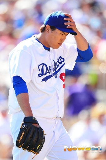[포토엔]류현진 ‘비디오 판정으로 어두워진 표정’