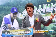 [포토엔]박찬호 ‘소요산에 내이름 야구장 남다른 감회 ’