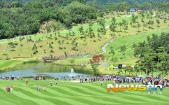 [포토엔]YTN볼빅여자오픈 ‘챔피언조 뒤 따르는 갤러리’