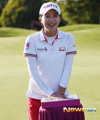 [포토엔]LPGA 역사 쓴 김효주, 핸드프린팅까지(김효주 에비앙 우승)