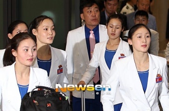 [포토엔]인천공항 입국하는 북한 미녀 선수단