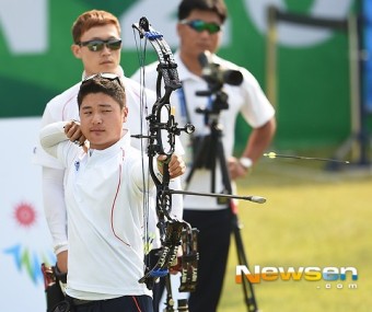 [포토엔]한국 男 양궁 민리홍 ‘초고속으로 날아가는 화살’