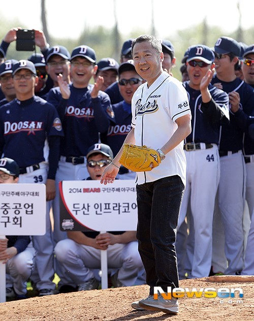 두산 베어스 구단주 박정원, 선수들에게 우승을 향한 열정과 지지 호소