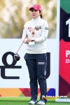 [포토엔]윤슬아 ‘쌀쌀해진 날씨에 두터워진 패션’