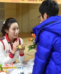 [포토엔]최운정 ‘모교방문에서 뜻깊은 팬사인회’
