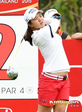 [포토엔]김세영 ‘가깝게 떨어져라’ (혼다 LPGA 타일랜드)