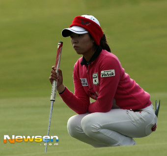 [포토엔]이미향 ‘퍼팅라인, 어떻게 공략할까’(LPGA 브리티시오픈)