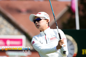 [포토엔]김효주 ‘2연패 노리는 티샷’(LPGA 에비앙 챔피언십)