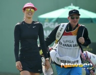[포토엔]미셸 위 ‘끝까지 웃으면서 할래요’ (LPGA KEB 하나은행 챔피언십)