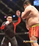 [포토엔]로드FC ‘전신 타투 다 숨긴 김재훈’