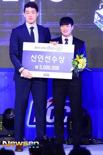 ‘신인상’ 창원 LG 정성우 “한 번뿐인 상 받게 돼서 영광이다”(프로농구 시상식)