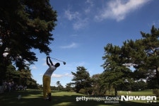 아베 총리, ‘여성 차별 올림픽 골프장’ 우려