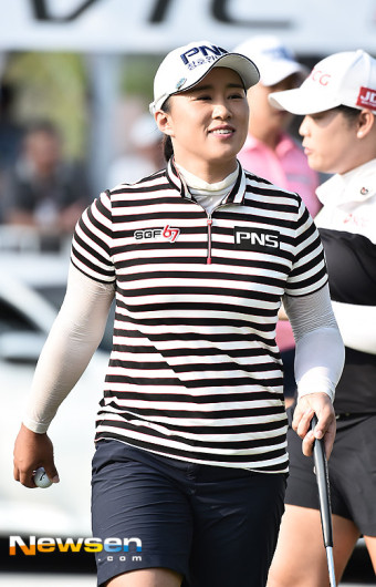 [포토엔]18언더 단독 선두 양희영 ‘웃으며 마무리한 3라운드’
