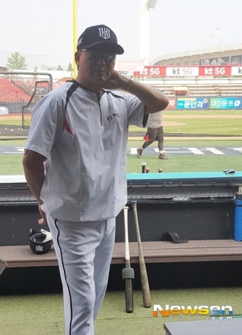 김진욱 감독 “로하스, 타석서 기본적인 모습 좋다”