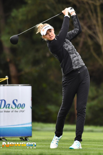 [포토엔HD]넬리 코르다 ‘인형의 티샷’