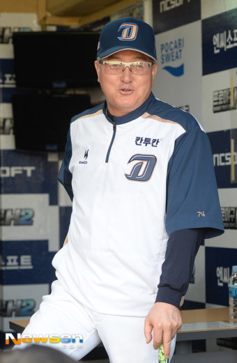 김경문 감독 “4차전, 다 당겨쓰겠다” 총력전 예고