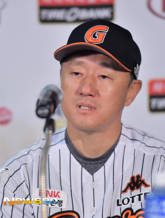 롯데, 조원우 감독과 3년간 총액 12억원에 재계약