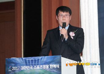 [포토엔HD] 차범근 ‘수상 소감 중 아내 얘기도 빼놓지 않는 애처가’