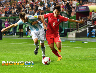 FC서울, U20 월드컵 스타 FW 조영욱 영입