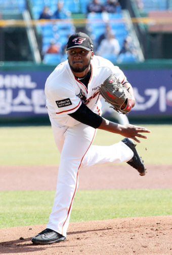 ‘4이닝 5실점 8K’ 한화 샘슨, 아쉬운 데뷔전