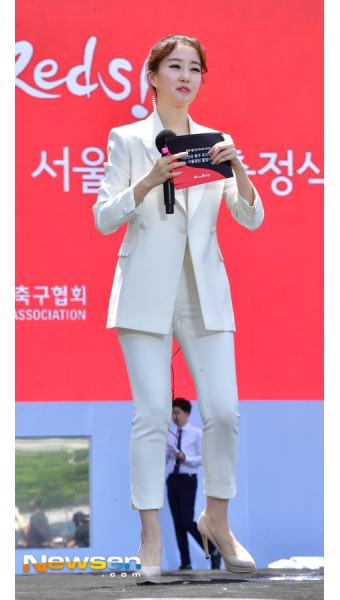 [포토엔HD] 이재은 아나운서 ‘탄력 각선미 드러나는 밀착 의상’