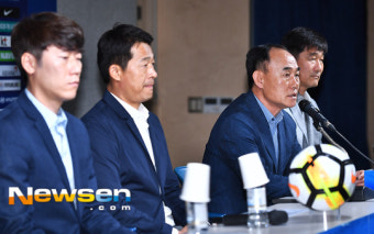 김학범감독 ‘이민성.김은중.차상광 코치와 함께’포토엔HD]