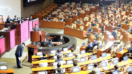 조국, 압수수색 당시 수사팀장과 통화…한국당 