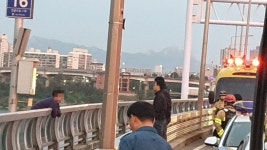빚 때문에…잠실대교 투신소동 20대男 2시간 만에 구조