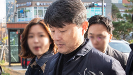 [속보] 서울동부지방법원, 유재수 前 부산시 경제부시장 구속영장 발부