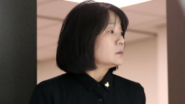 윤미향, 기자들과 신경전…최배근 살인병기가 되어버린 검찰·언론