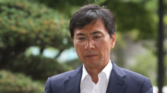 모친상 당한 안희정…코로나19로 조문 불투명