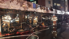 부산역 포장마차촌 화재…포장마차 9동·승용차 등 불타