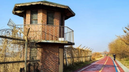 軍 초소에서 소위 커플 밀회…사진 찍은 부사관 감찰