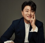 경찰, 가수 김호중 폭행 사건 내사종결…폭행 없었다