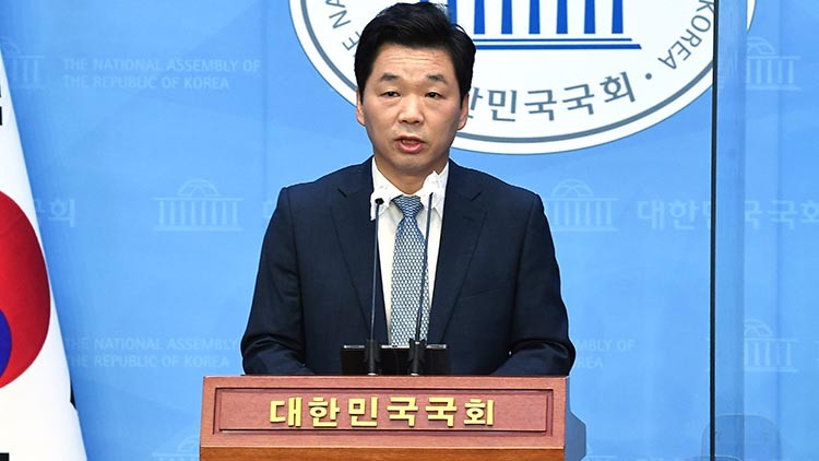 안철수, 이재명 대표에게 정계 은퇴 촉구하며 대선 출마 비판