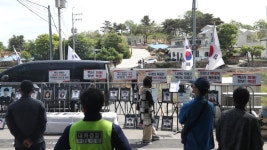 민주당, 전직 대통령 사저 앞 집회 금지 법안 발의…주민 피해 극심