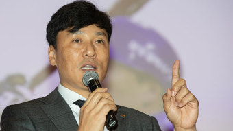 '국민타자' 이승엽, 두산 신임 사령탑 선임…3년 18억원