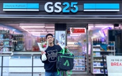꽃 배달비 부담 줄인다…GS25, 친환경 도보 꽃 배달 시작