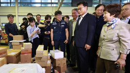 민주, 우편물류센터 찾아 폭염 작업중지 의무화법 8월 처리